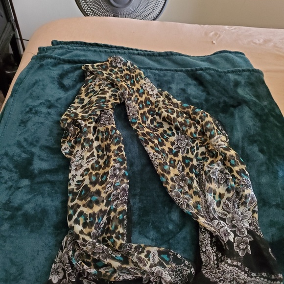 Scarves - Picture 3 of 8